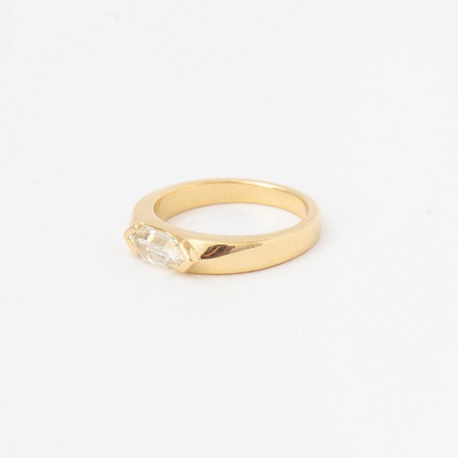 Rings No.3 | 0.80 Ct Hexagonal Diamond Signet