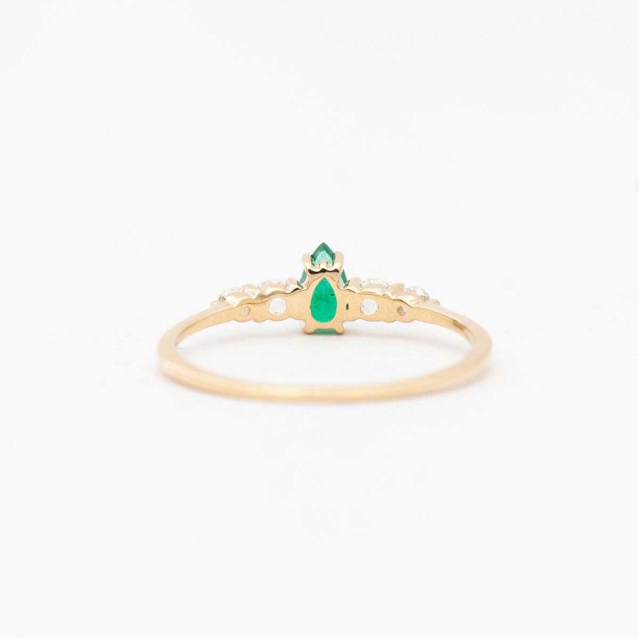 Rings Vale | Pear Emerald Bellatrix Ring