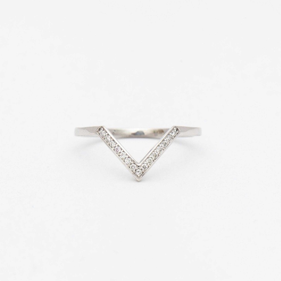 Rings Anna Sheffield | White Gold White Diamond Chevron Bea Band