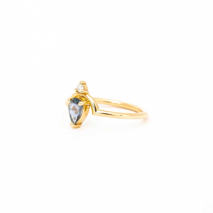 Rings WWAKE | 0.42 Ct Gradient Sapphire Nestled Pear Ring